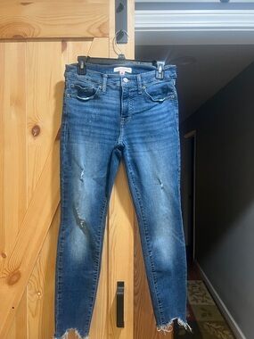 Lucky Brand Blue Distressed Skinny Jeans size 8/29